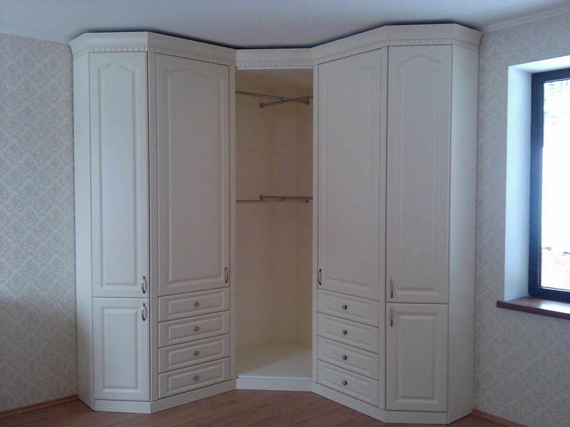Угловой шкаф в классическом стиле № 1423
